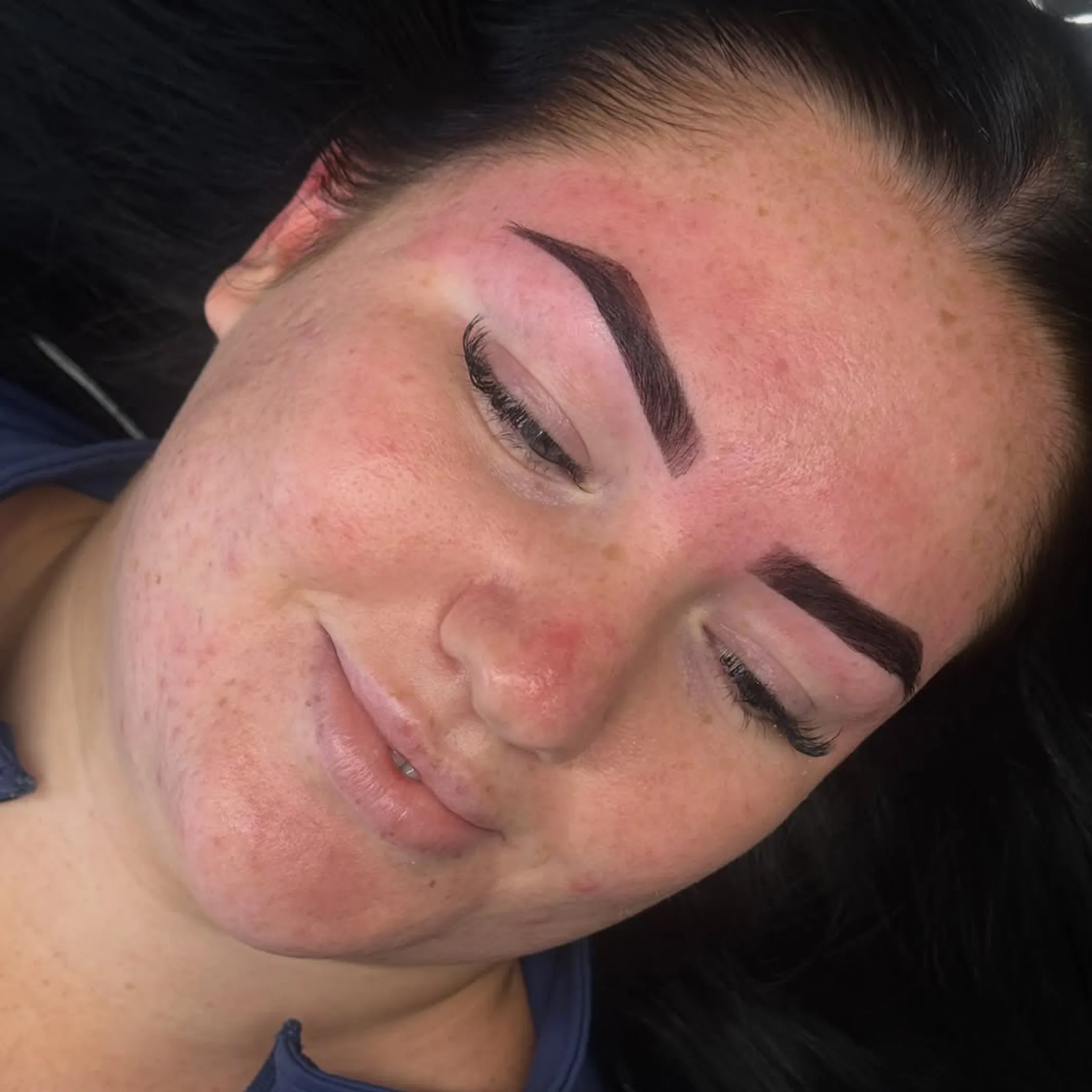 clearly defined eyebrows